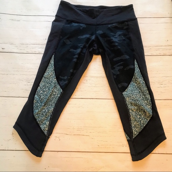 lululemon athletica Pants - Lululemon Wunder Under Camo Pebble Inkwell Capri